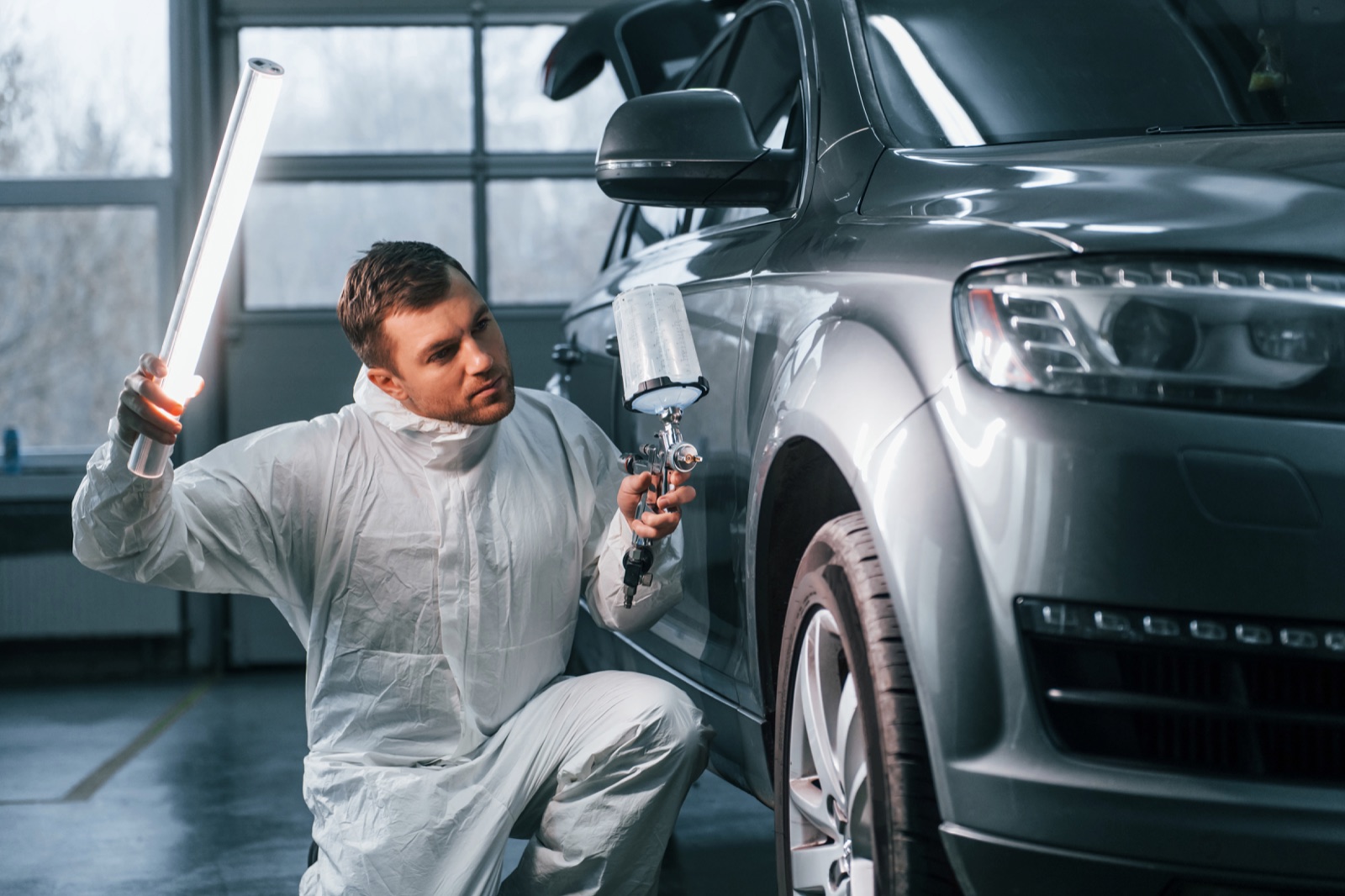 Uniformed 1Stop Dent Repair specialist coordinating an insurance claim